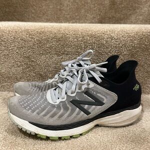 New Balance 860 V11 Gray/Green Athletic Running Shoes M7/W8.5